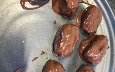 Healthy Homemade Snickers: Dates, Nut Butter & Chocolate