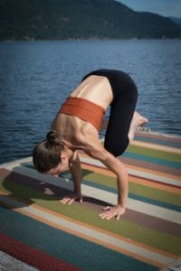 Crow pose, benefit crow pose, balance pose yoga