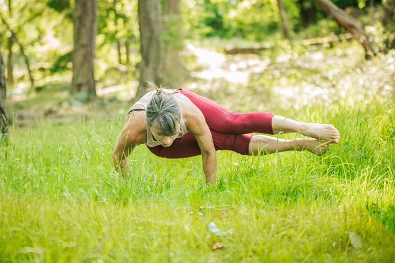 Unlocking the Benefits of Side Crow and Kundalini Yoga’s Twist with Breath of Fire